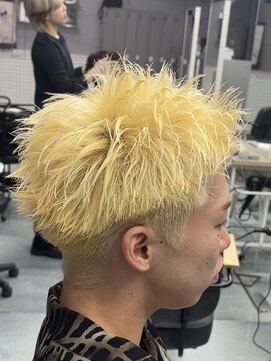 ゼストプール(ZEST POOL) イメチェンにピッタリハイトーンスパイキーショート