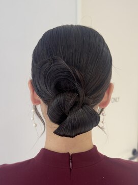 変形シニヨン◎アップスタイル