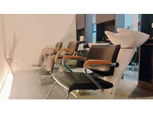 フィルム(film)の雰囲気（シャンプーブースも落ち着いた雰囲気でおくつろぎいただけます）