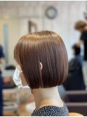 大人可愛い透明感マロンべージュ小顔パッツンボブ