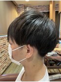 バックに丸みのある前下がりマッシュ