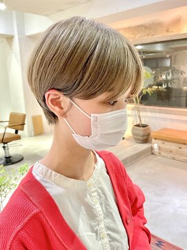 ソーコ 渋谷(SOCO) 大人小顔ミルクティーベージュハイトーンマッシュショートボブ