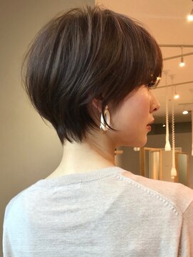 ビュー フクオカ(VIEW FUKUOKA) 大人かわいい美髪ホワイトグレージュ ネビージュショートボブ