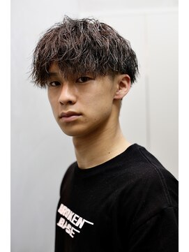 スピンオフシフト(SPIN-OFF SHIFT) ツイストスパイラルパーマ×ショートマッシュ