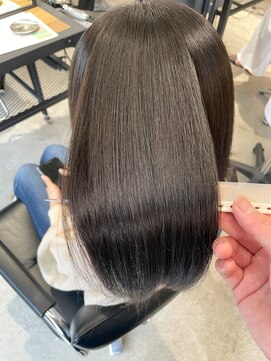 ピボット 北千住(PIVOT) 酸性縮毛矯正、艶ストレート、髪質改善ストレート