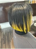小顔前下がり丸みショートボブインナーカラー×イエロー立体感