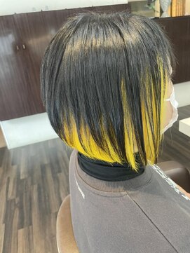 エノモト(ENOMOTO) 小顔前下がり丸みショートボブインナーカラー×イエロー立体感