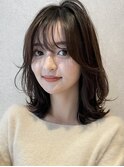 顔周りレイヤーカットくびれヘアミルクティーベージュカラー