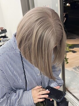 エイル 茶屋町(Eir) 【ケアブリーチ】【ブリーチ】【トリートメント】【髪質改善】