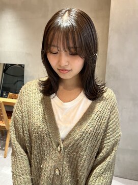 レジーロ (Regilo) ミディアム／ロング／オリーブベージュ/ぱっつん前髪