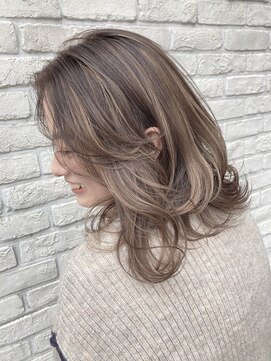 横浜で叶う！脱白髪染め白髪ぼかしハイライトayaka