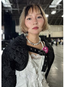 クイン(qin) Aラインリップラインデザインカラーボブ