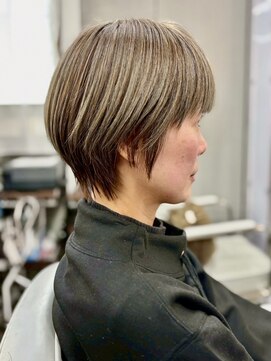 アールグランデ 静岡店(R GRANDE) 透明感のあるカラーリングでショートスタイル