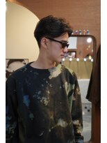 エディ(Edy)&nbsp;メンズセンターパートフェザーパーマ刈り上げ眉カット韓国ヘア