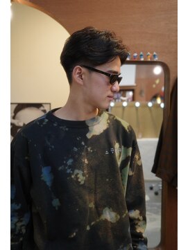 エディ(Edy) メンズセンターパートフェザーパーマ刈り上げ眉カット韓国ヘア