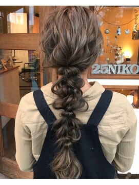 ニコ(25-niko-) ヘアアレンジ～編みおろし～　西田