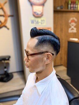 バーバー スタジオ ラフテル(Barber Studio RAFTEL) 黒縁メガネ七三分けスキンフェードパートライン