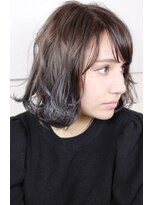 エル(LE)&nbsp;重め：切りっぱなしボブ：グラデーションH