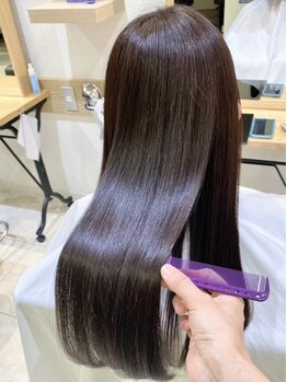 日本人の髪を研究して作られた"Aujua(オージュア)"トリートメント取扱い◇いつまでも美しい艶やかなヘアに