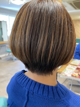 美容室 ダルテ(d'Arte) ハイライトカラー丸みショートボブ