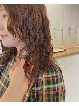 オム(omu) long wave 【ピレンジカラー/ブリーチパーマ】