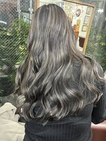 バイブアンドアネックス(VIBE & ANNEX)&nbsp;《momoka》ハイライトナチュラルコントラスト白髪ぼかし石川町