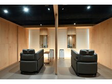 2名のみの完全個室空間で、一人一人のお客様を丁寧に施術できる環境を整えています。