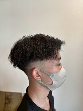 ヘアーワークス ボナ(HAIR WORKS bona.) フェードカット×スパイキーショート/ダークブラウン/刈り上げ