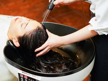 ビューティータナカ 町田小田急店(Beauty TANAKA)の写真/【小田急百貨店町田店8F】美髪へ導くπウォーターSPA!スカルプケアで頭皮を健やかに&リフトUP効果も期待◎