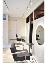 店内は男性一人でも入りやすい空間　赤羽/赤羽岩淵/赤羽駅/赤羽岩淵駅/メンズカット/メンズ/眉カット