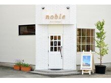 ノーブル(hair lounge noble)の雰囲気（白いドアを開ければ別荘のような空間があなたをお迎え。）