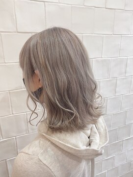 アニータバイガネイシャ(Aujua anita by ganesha) #ホワイトグレージュ#切りっぱなしミディアム