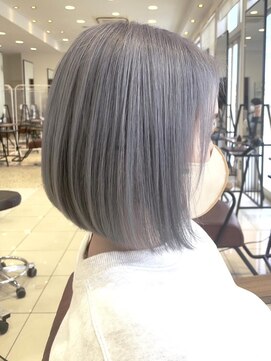 クアトログランシュ ひたちなか店(QUATRO×GranCieux) シルバーグレー【ひたちなか/ブリーチ】