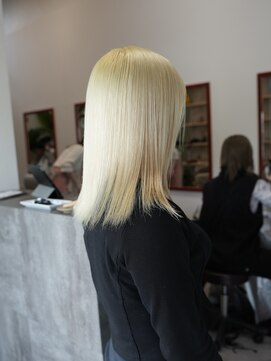 タップコーヴォ(TAP covo) 金沢　安江町　ブリーチブロンド