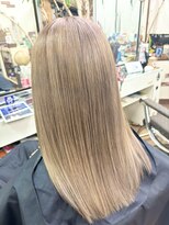 フッタ(Futta)&nbsp;ミディアムスタイル【ダブルカラー】【カット】【西武新宿駅】