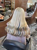 チャプター 問屋町(chapter)&nbsp;ケアブリーチホワイトブロンドカラーインナーカラー水色