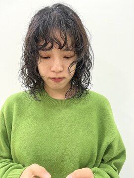 エン(en,) ミディアムボブニュアンスパーマくるくる前髪ゆるふわパーマ