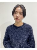 丸みショート前下がりセンターパートハンサムくびれショート