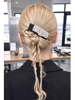 ストゥー(StueW.)&nbsp;お呼ばれパーティーヘアセット20/ヘアメイク/ブリーチ/レイヤー