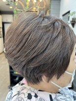 マコ(mako) 白髪ぼかしショート