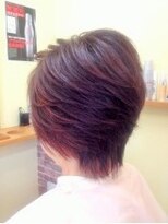 アカラ(AKALA)&nbsp;ボリュームと毛束感がよく出ているグラレイヤー