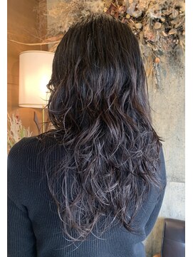 アイズム(I’sm) ロングウルフ×パーマ