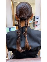 ピークアブー アヴェダ アトレ恵比寿(PEEK-A-BOO AVEDA) 大人のツインテール　タイトヘアお呼ばれヘア黒髪