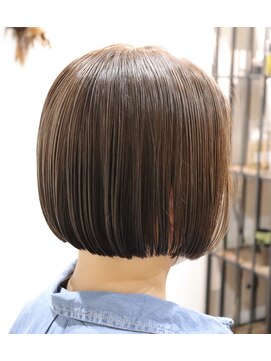 ウィスカーヘアー(whisker hair) シンプルボブ　ハイライト　アッシュグレー