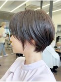 大人ショートカットウェットヘアオリーブベージュデザインカラー