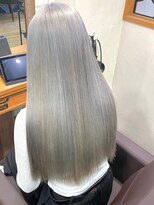 ロア 福岡天神本店(LORE)&nbsp;グレージュカラーレイヤーカットダブルカラーケアブリーチ