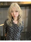ウルフカットイメチェンホワイトブロンド外ハネボブ美髪