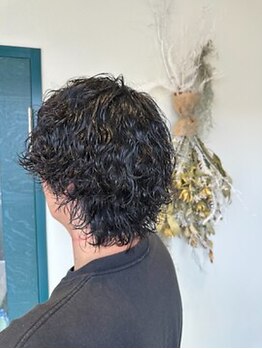 コス(KOS)の写真/【メンズ大歓迎】ライフスタイルに合わせたカットやパーマスタイルで最旬のヘアをご提供◎