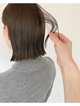 ディッシィ 立川(D'ICI) オリーブカラーで透明感