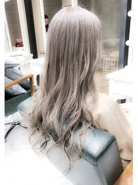 デイズ(days) ホワイトアッシュカラー　ロングカット　teensに人気